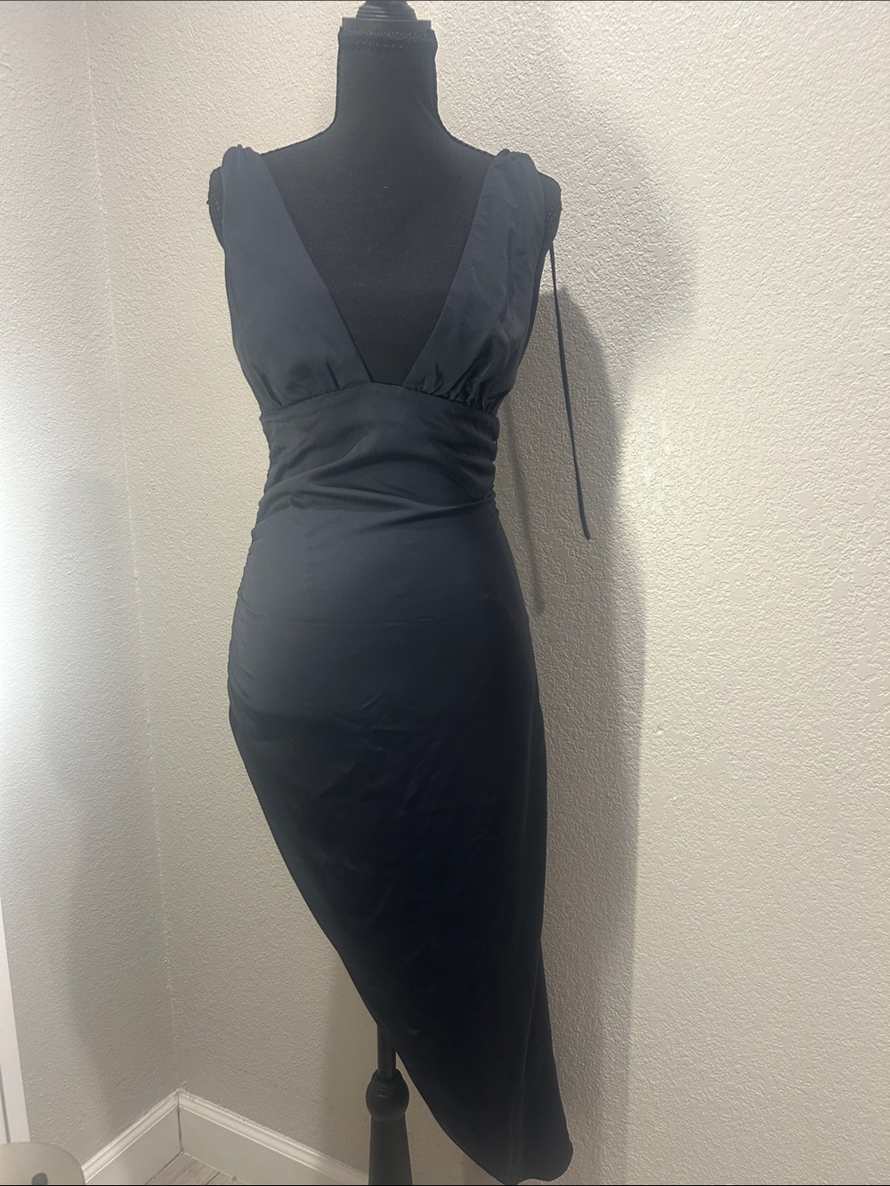 Lovers + Friends Black V-Neck Midi Dress